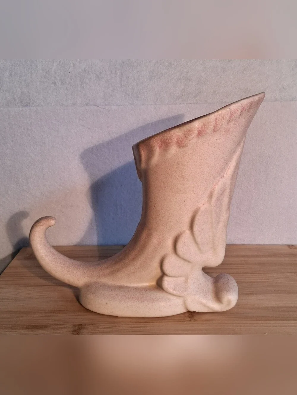 Vintage Niloak Art Pottery Cornucopia Horn Vase W/Wing Design Ivory, Pink *NICE*